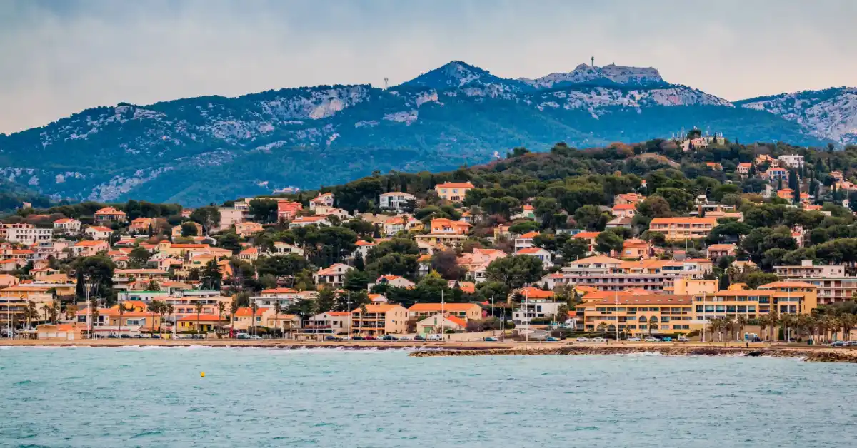 Pourquoi faire appel à une entreprise de peinture locale à Six-Fours-les-Plages ?