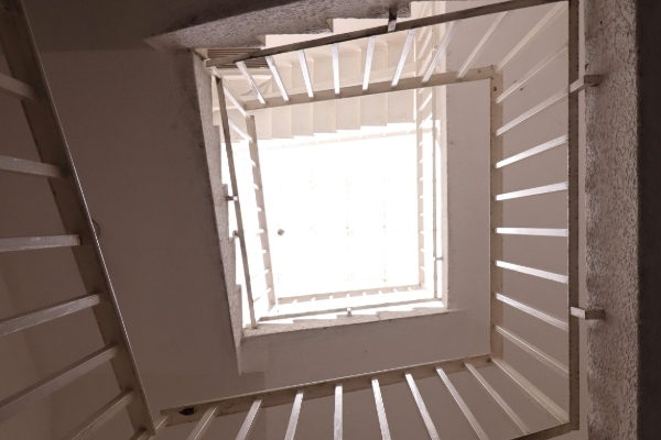 cage couleur escalier